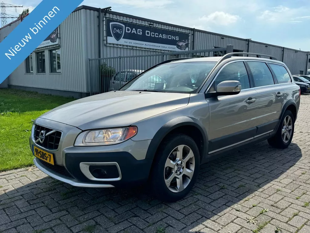 Volvo XC70 2.4 D5 Momentum AUTOMAAT|NAVI|PDC|STOELVW|TREKHAAK